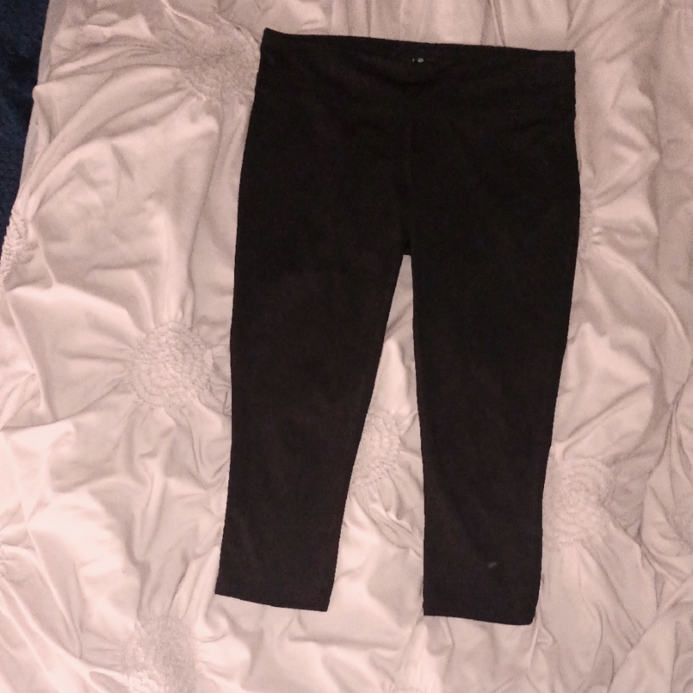 *MUST BUNDLE FOR $3 OFFER deology Women's M Black Capris Workout Leggings
